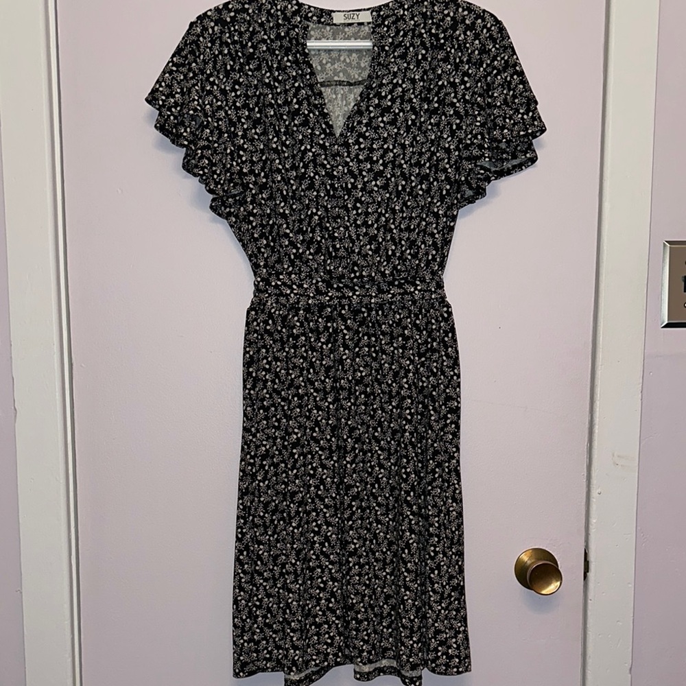 Suzy Shier Floral Print Flutter Sleeve Dress